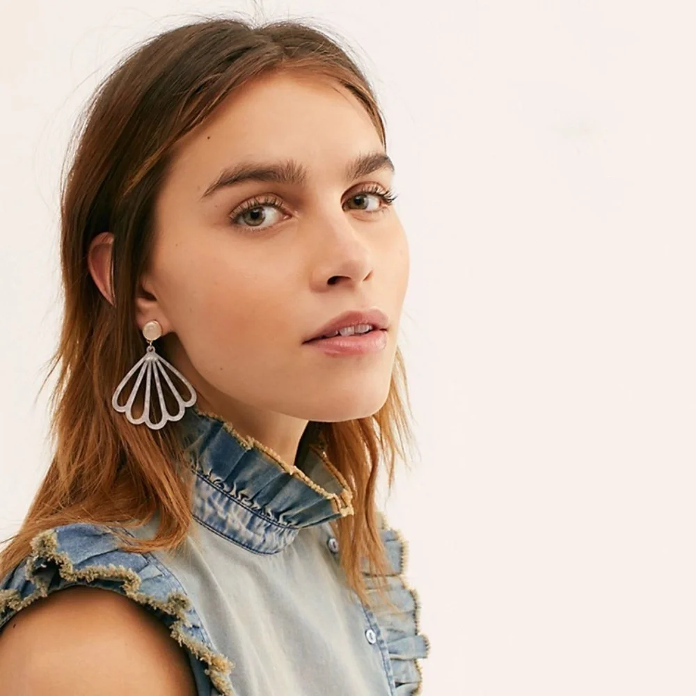 *ZELDA* White Shell Design Fashion Dangle Earrings